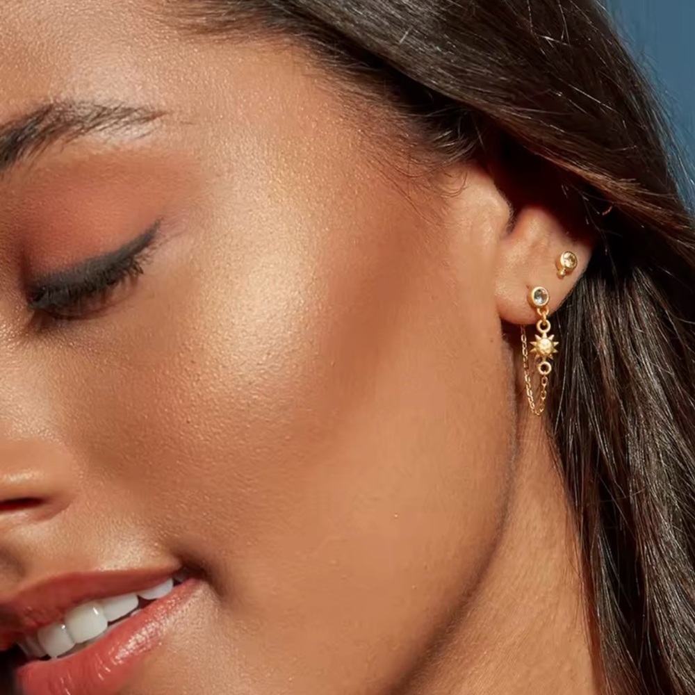NEW✨ 18K Gold Plated Star And Moon Zirconia Pendant Earrings - Picture 3 of 8